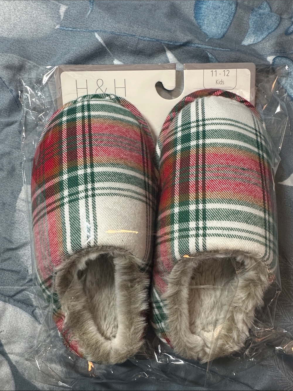 NWT H & H Kids Plaid Cozy Slip-On Slippers in Red & Green Sz 11-12